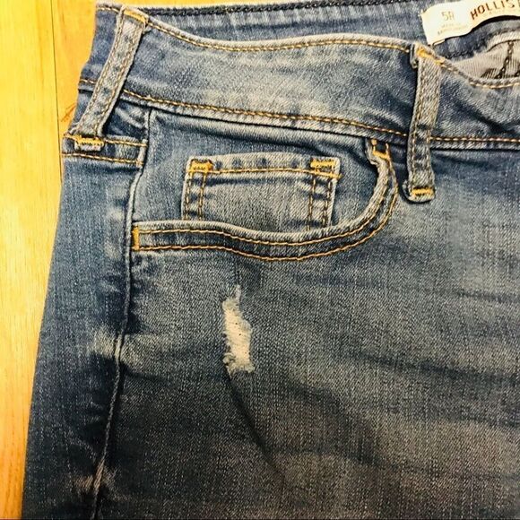 Hollister Jeans with Holes Distressed Straight Leg Size 5R - Picture 5 of 9
